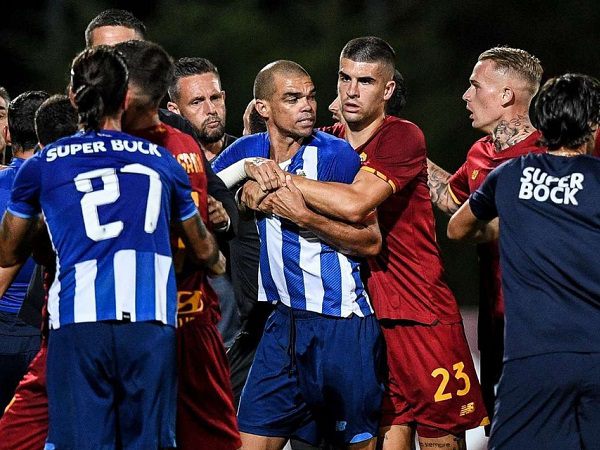 Tin bóng đá 29/7: Pepe ẩu đả với cầu thủ AS Roma trong trận giao hữu